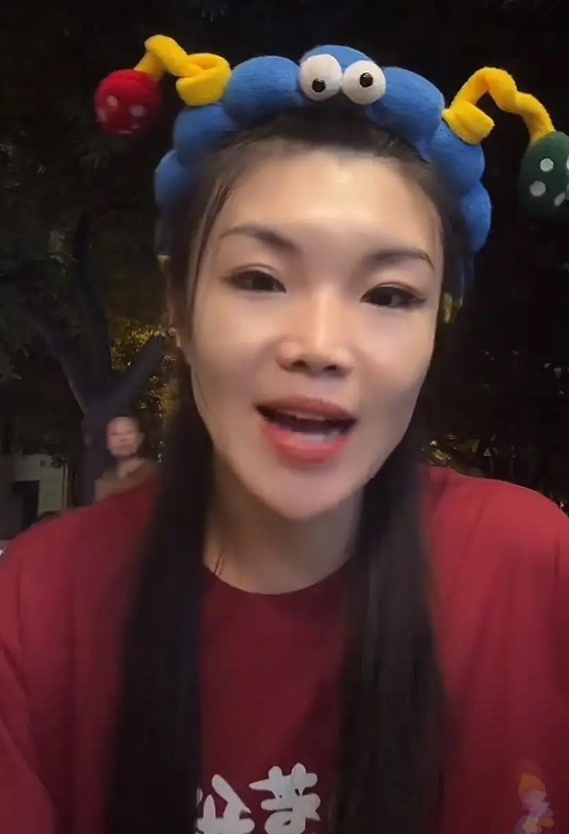 【高兴社售票员含泪直播，哭诉砸纲一条路走到黑，对此你怎么看？】9月10日，张伯