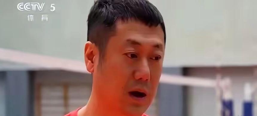 有消息灵通人士说中国女排最近打了三场热身赛，和谁打的？刚才看到一篇小作文，说“