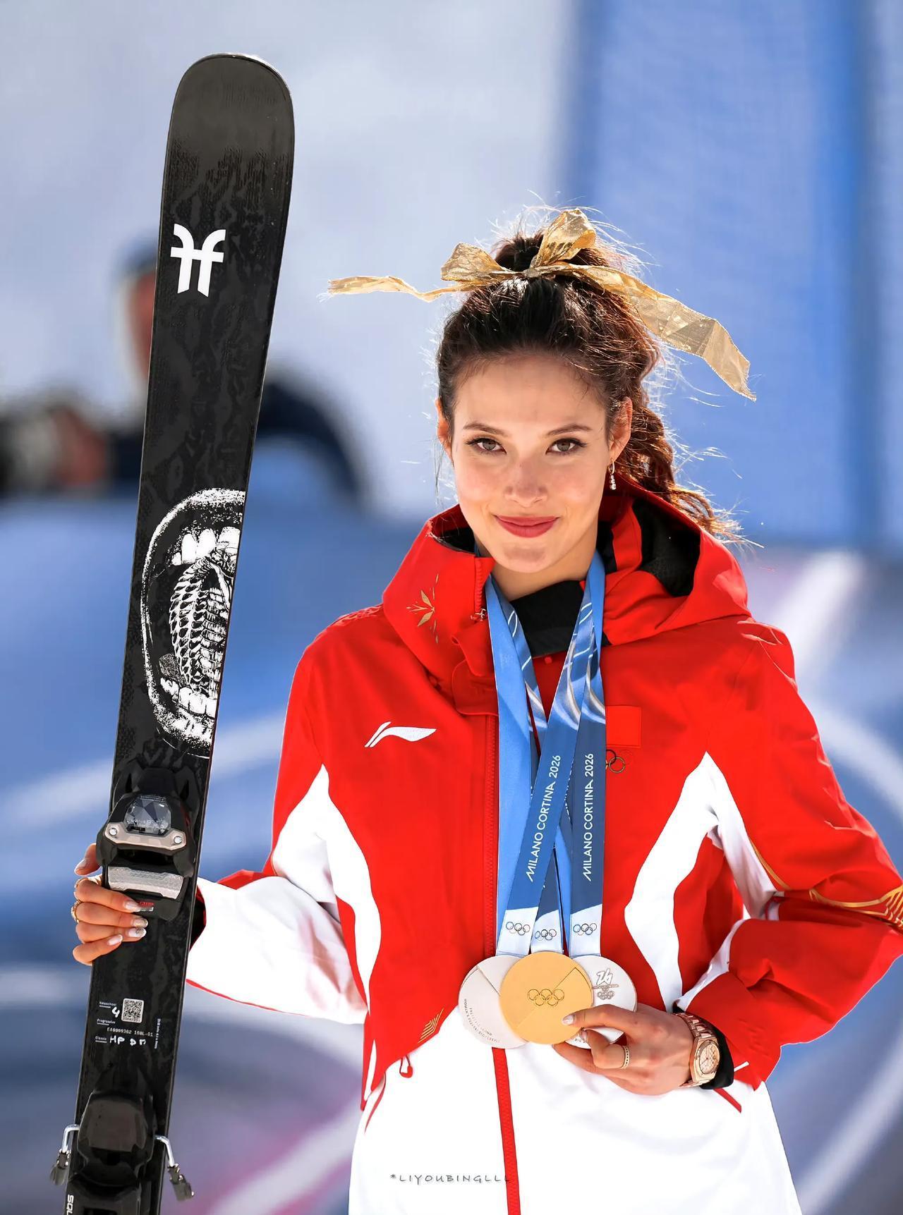 谷爱凌妈妈说：“培养谷爱凌，至少花费100w美金。”有钱不是关键，重要的是有她妈