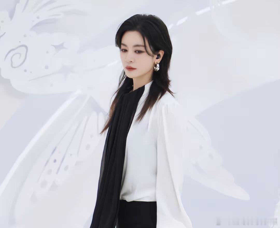 《乘风2025》第五轮舞台公演已经录制完成，而总决赛将采用直播的方式，在看节目的