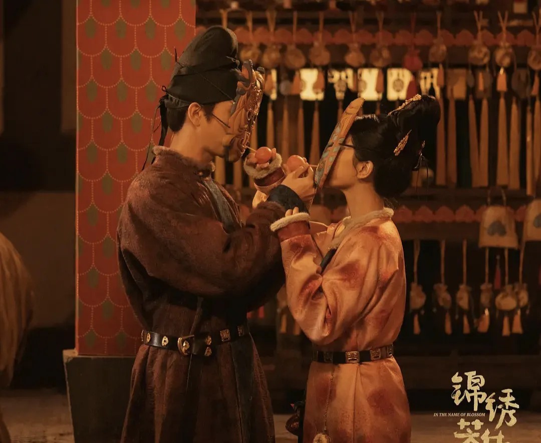 杨紫《锦绣芳华》6月30日开播，预感可能会扑。这种剧的第二部播出效果都不会很好，