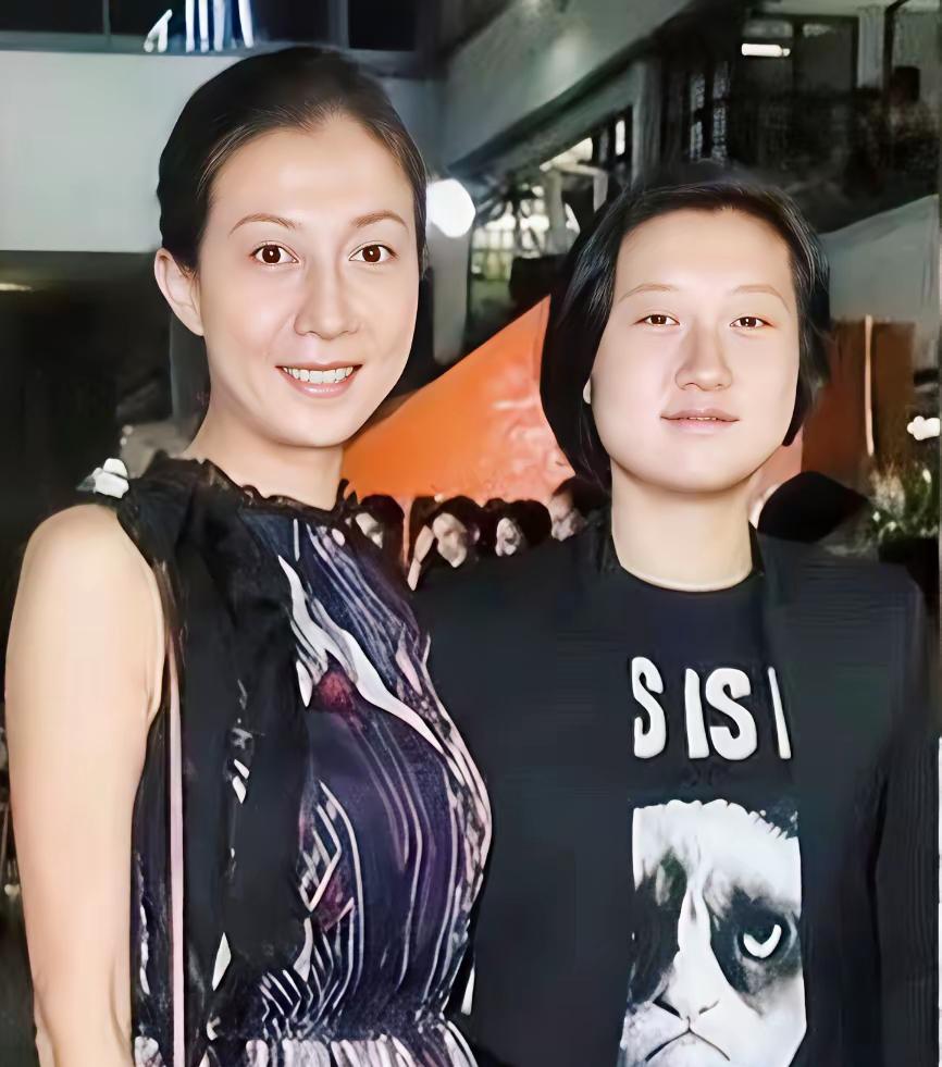 成龙终于可以松一口气了！​不是因为儿子房祖名省心了，也不是自己又要拍新电影了，