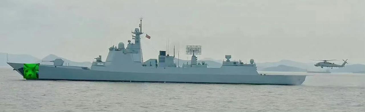 Z-20F降落在052DL上！相比老052D搭载的直-9C，10吨级直-20F滞
