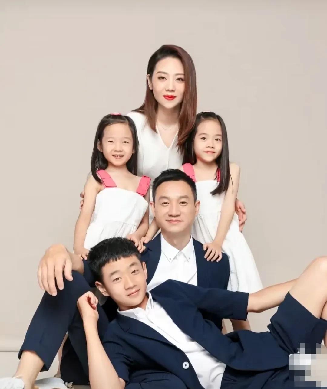 杨威坦言，为了能在香港租到合适的房子，他和老婆杨云大吵了一架。原本两口子想着儿