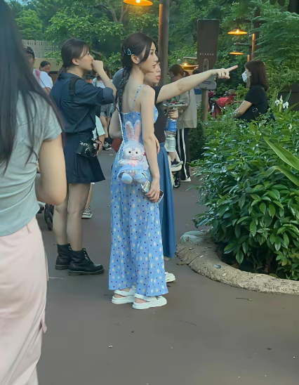 原来毛晓彤现实中也这么白嫩