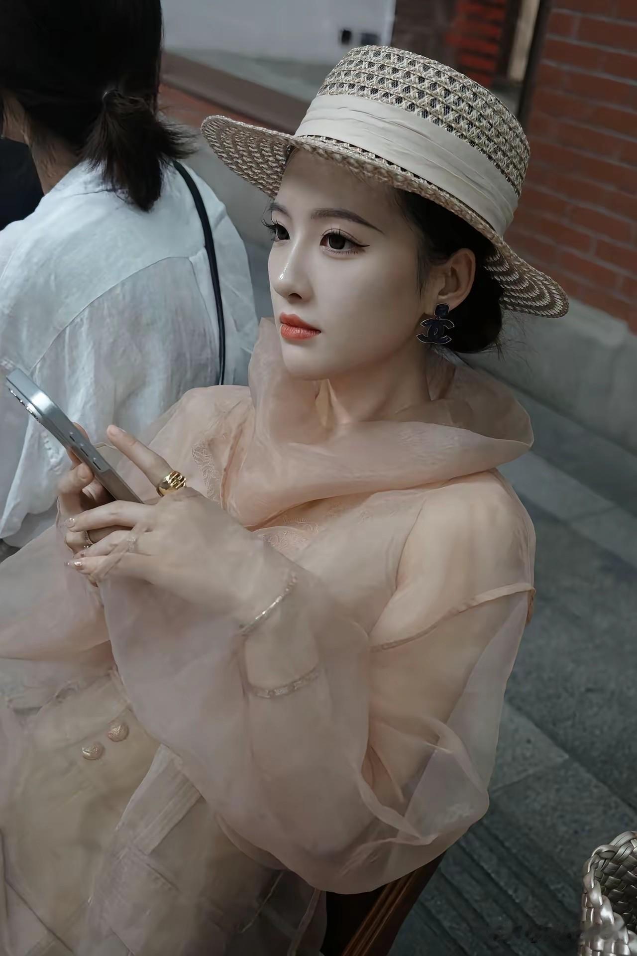 好精致的小姐姐