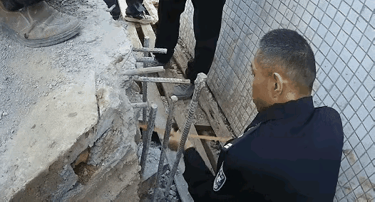 在农村往往就是这样，邻居之间最容易因为宅基地问题发生矛盾，不管多近的亲戚，出现这