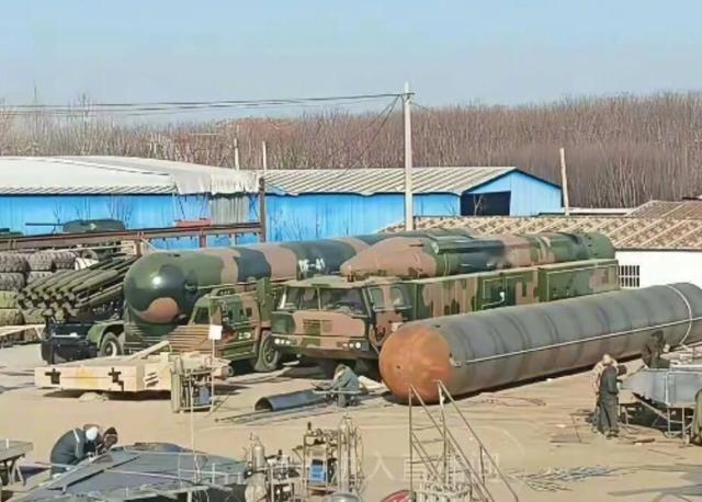 这下，美国完全可以放心了！中国的东风-41、东风21D导弹，以及歼-20战机都