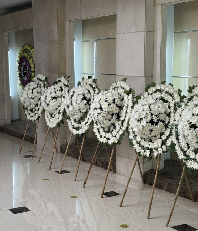 一位火葬场工作人员曾说：“人死后，一是要火化，二是火化后，不要领骨灰，让火葬厂处