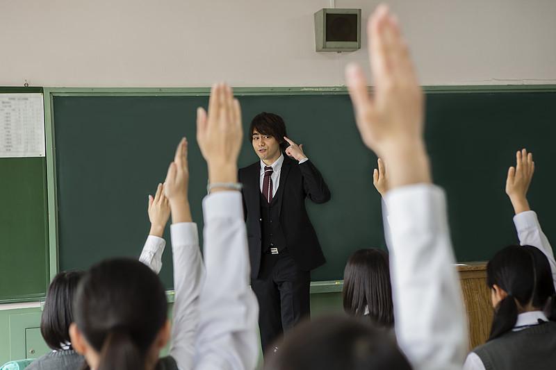 全球几百个国家，中小学搞职称评聘的，你猜有几个？答案可能会让你沉默。美国
