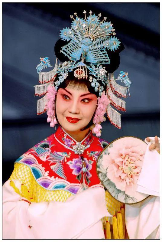 京剧名家李维康具有开宗立派的实力！李维康不是梅派，不是程派，也不是其他流派。她的