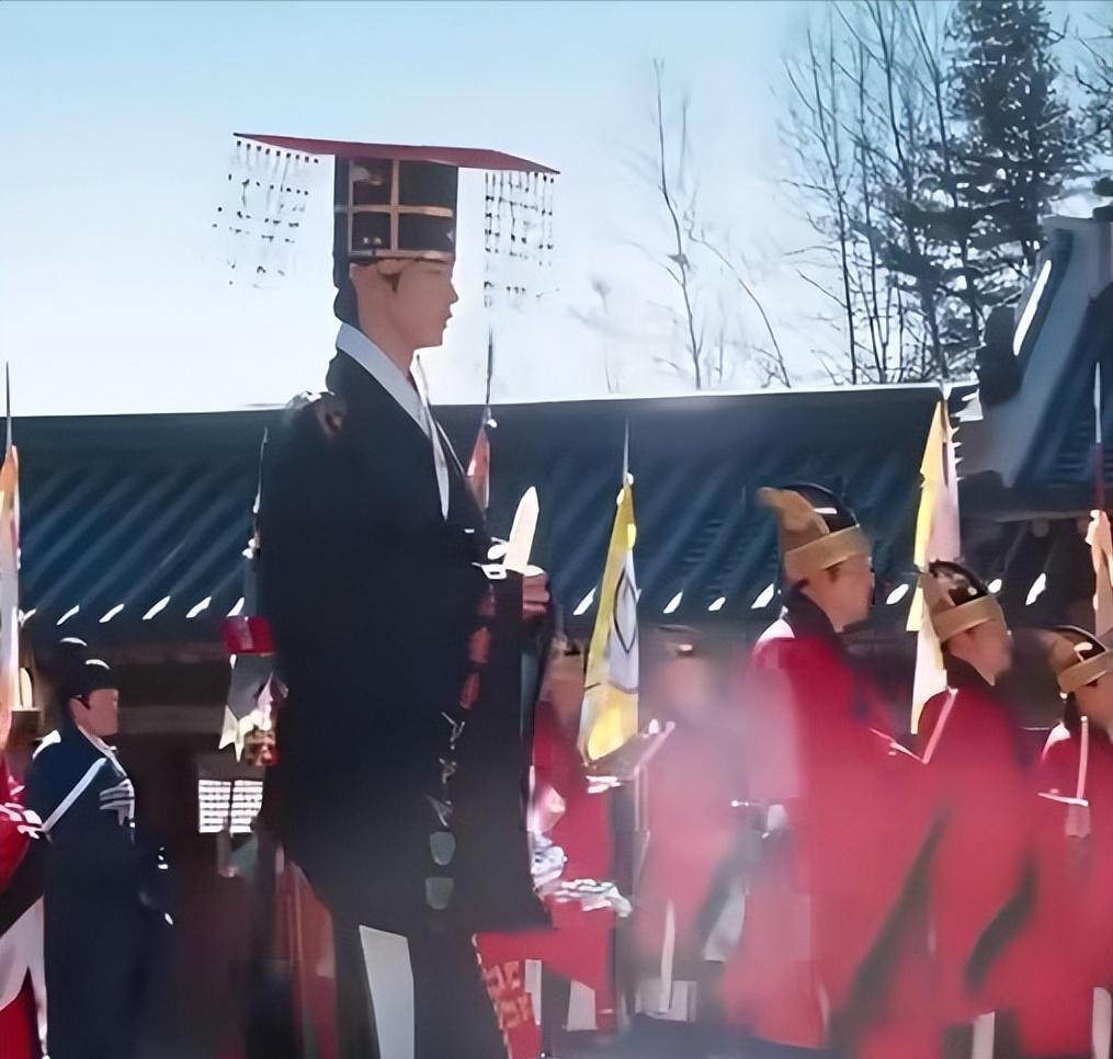 编剧只是实事求是还原历史，小韩一下子就破防了IU和边佑锡一部新剧，本来剧组还