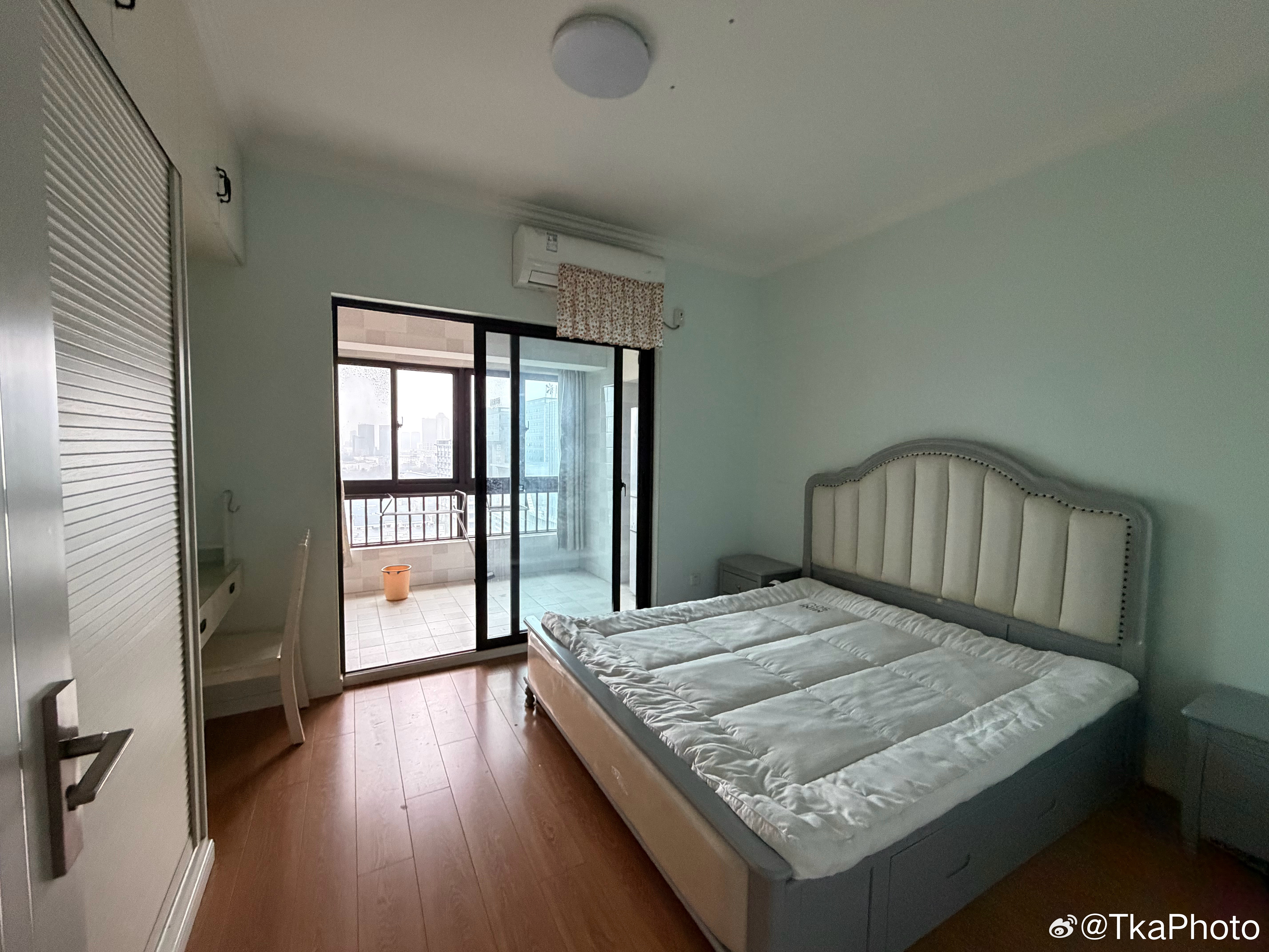 搬家之前再看一下这个小房间