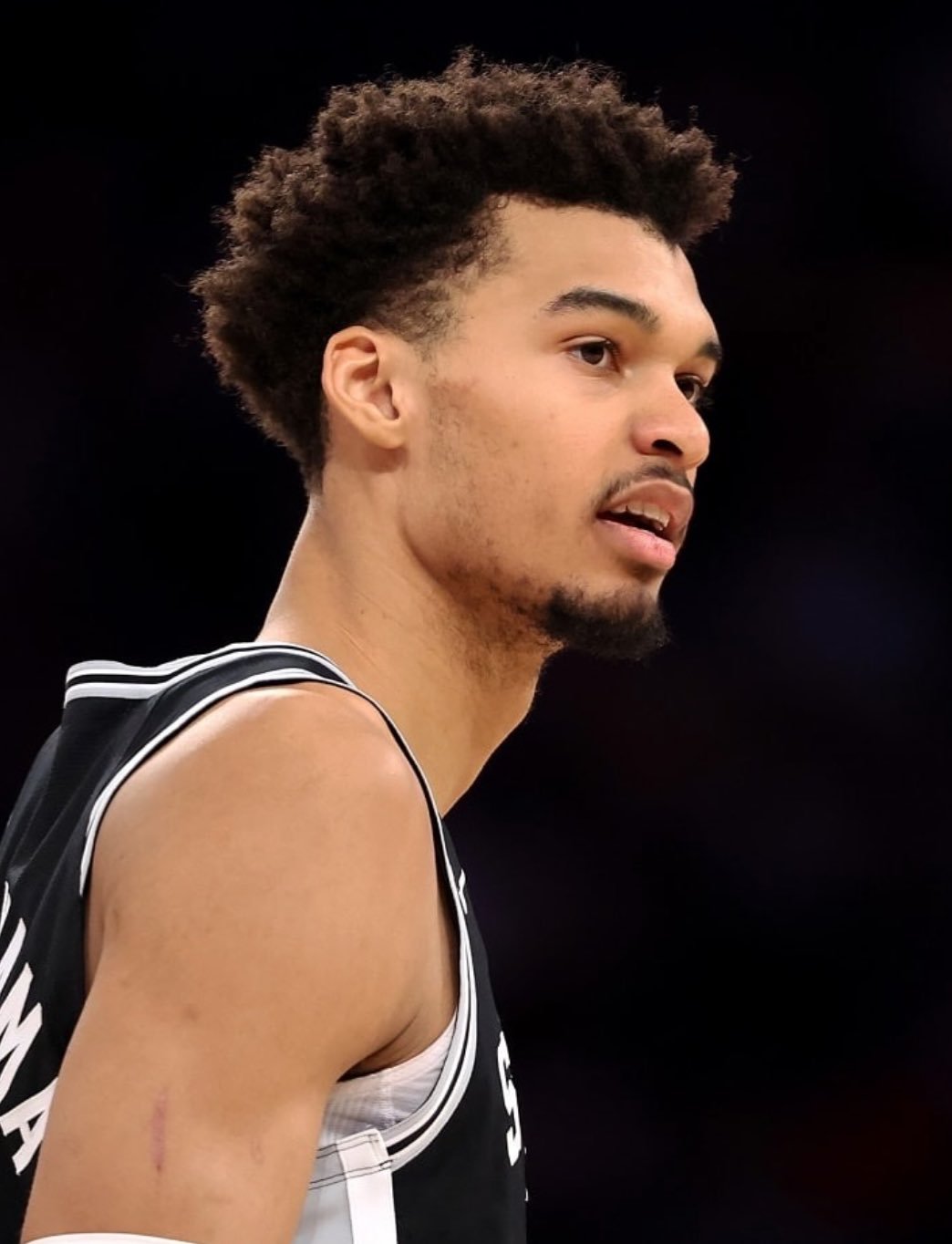 过去9场的文班亚马，这就叫天赋！！！——场均轰下24.9分9.2篮板1.8助攻—