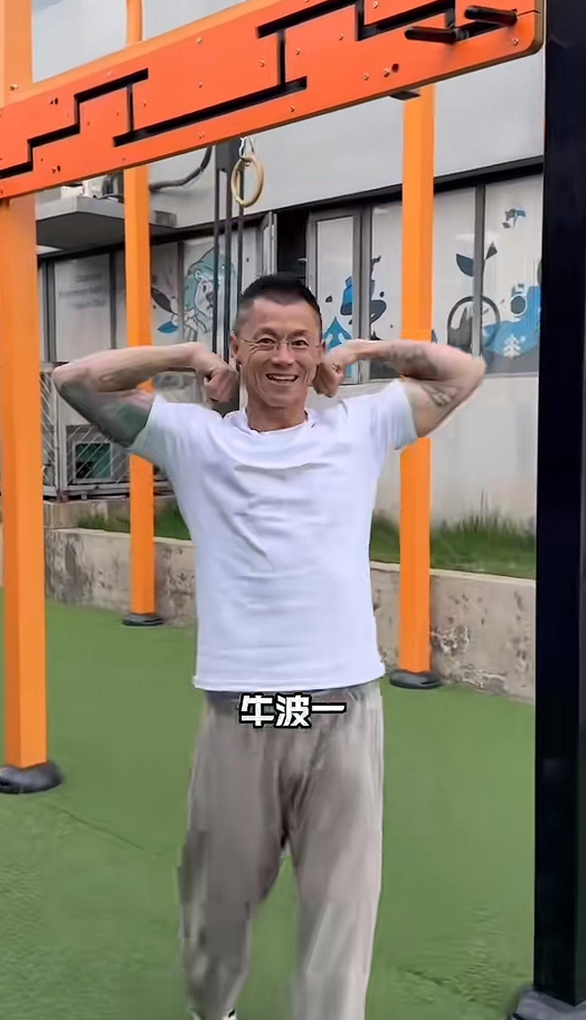 我们都知道陈震爱健身，但没想到实力竟然这么强，四十的人了，还拥有如此强大的臂力和