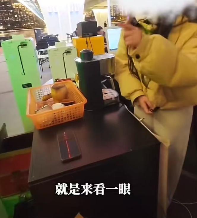 “看一眼就要50块？你咋不去抢！”维修师傅上门看了一眼电器，说修理要1000块钱