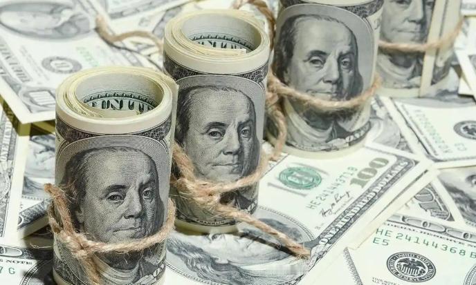 世界正在出现两个“美元中心”！中国现在正和美国财政部抢生意，不但不购买美债，反而