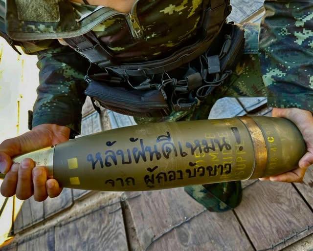 12月14日，泰国第二军区报告了边境地区的交战情况：泰国军队摧毁了10辆柬埔寨坦