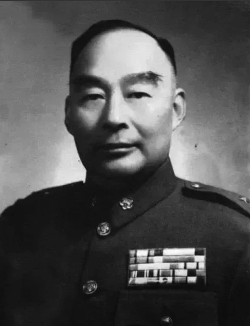1947年，胡宗南俘虏了5万人，蒋介石为他举办庆功宴，谁知记者却问：“委员长，西