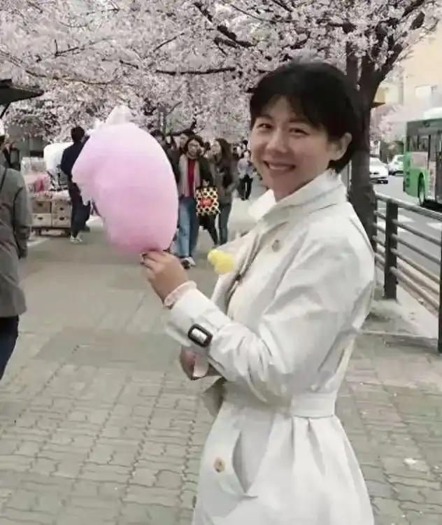 1999年，被父亲偷改志愿，湖北高考687分的女学霸错失心仪的北大，她难以接受，