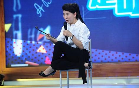 闫学晶最近怎么了？怎么越扒越多？先是被人用完整证据，举报偷税漏税，金