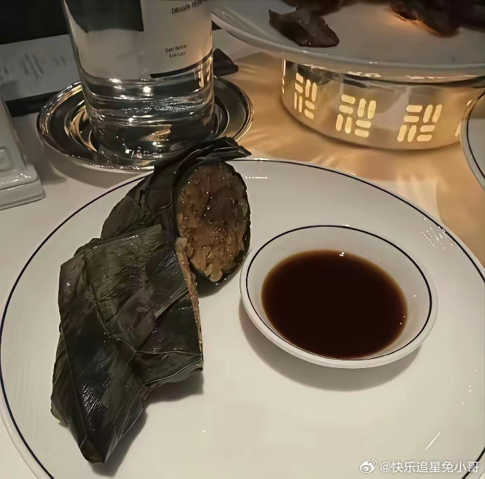 李湘女儿王诗龄吃粽子完全西化，竟然让大家有一种吃不起的感觉！