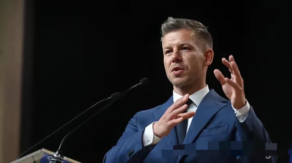 马扎尔强势撵人​马扎尔已经公开要求匈牙利总统、最高法院首席大法官、宪法法院院长