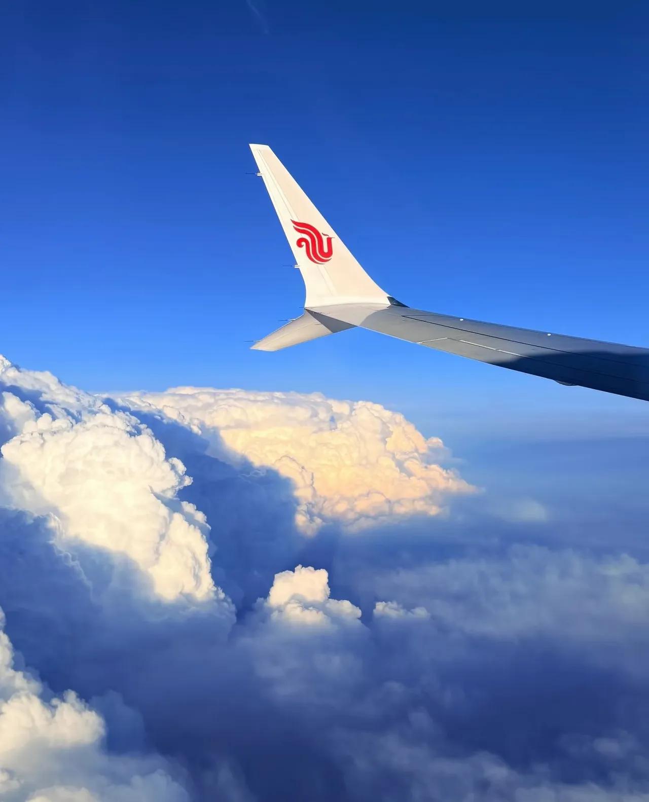 有了钱，你才有资格，大大方方的，独来独往，做自己。有了钱，你可以拥