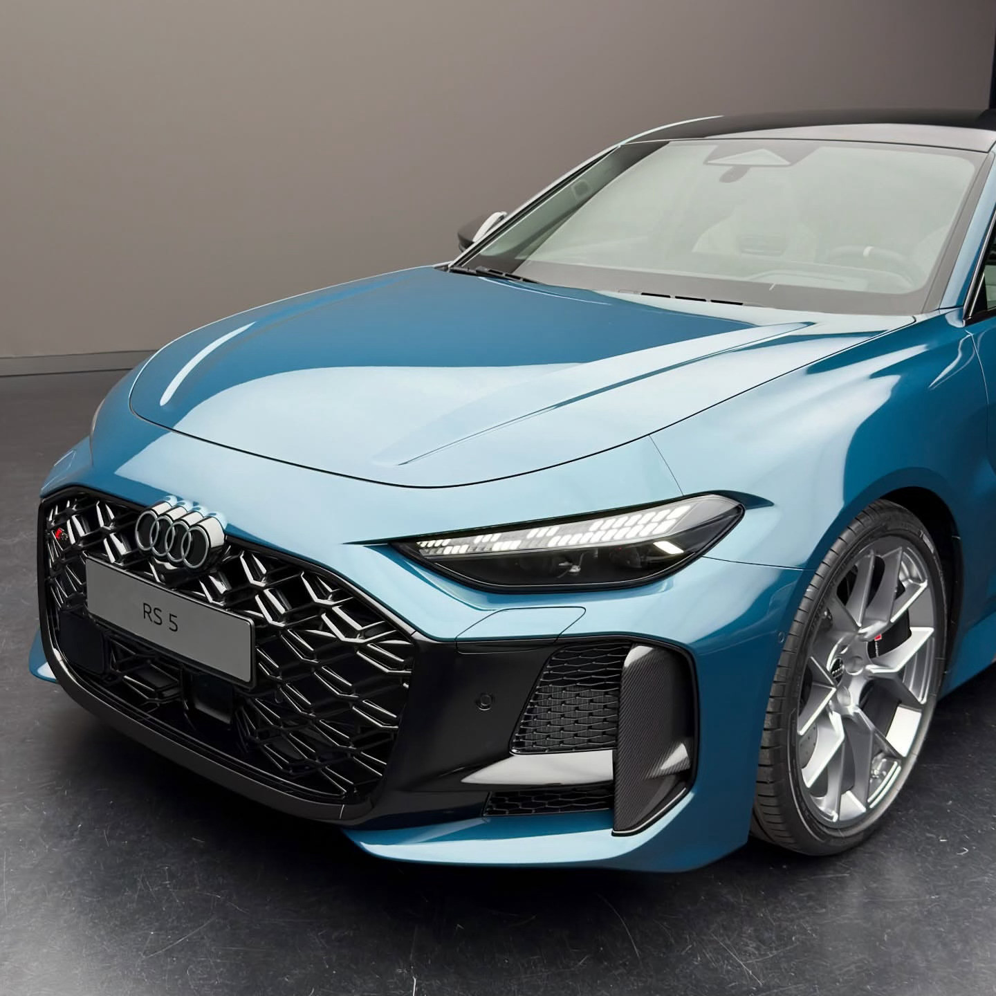 新2026奥迪RS5轿车版本😍主要信息：-首款插电式混合动力RS车型-2.