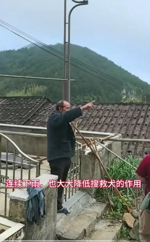 建山里走丢的8岁男孩。搜救队连貌似蟒蛇洞的山洞都钻了。现在人力搜索成了主要搜