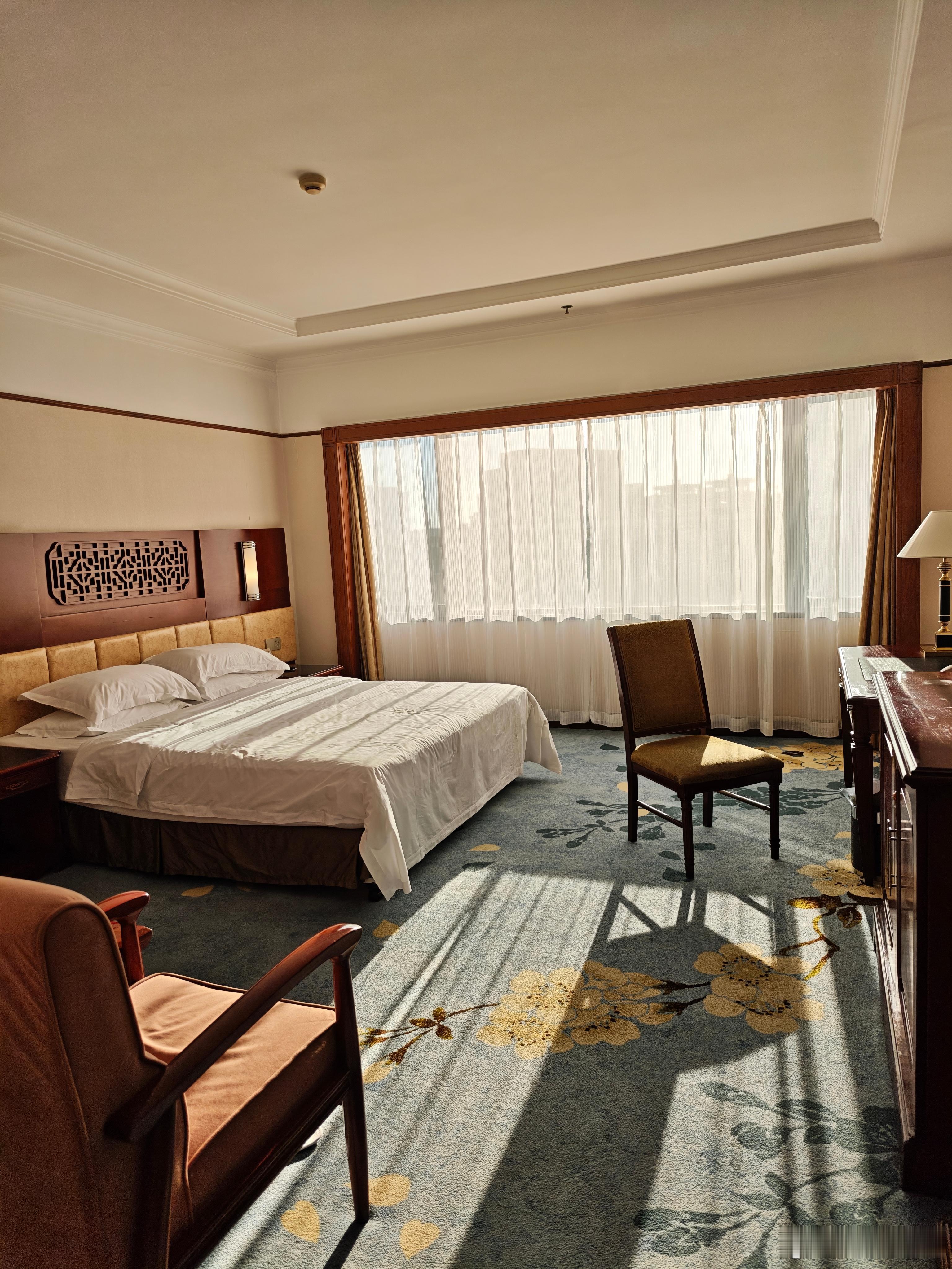 这次来北京住的是2007年装修的首都宾馆，离天安门广场很近，那里就是北京马拉松的