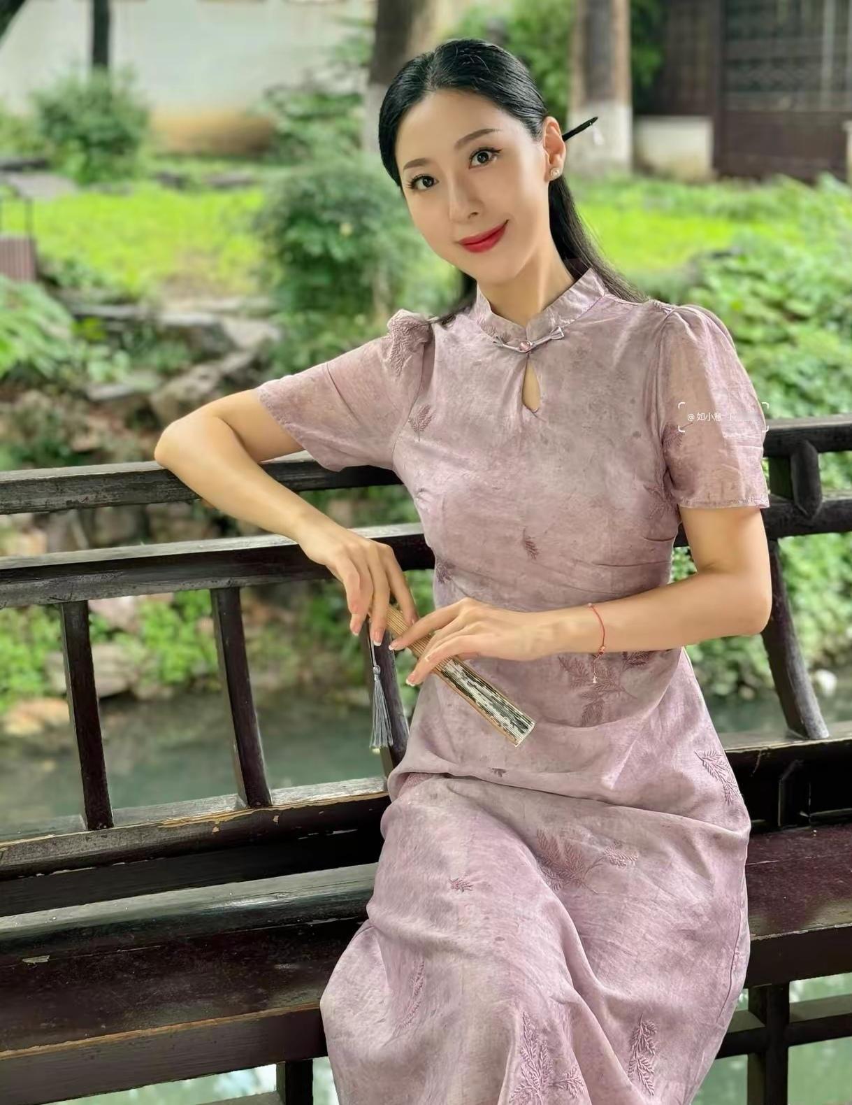 与其抱怨黑暗，不如点亮一盏灯，照亮自己的路。（图来自@如小意）