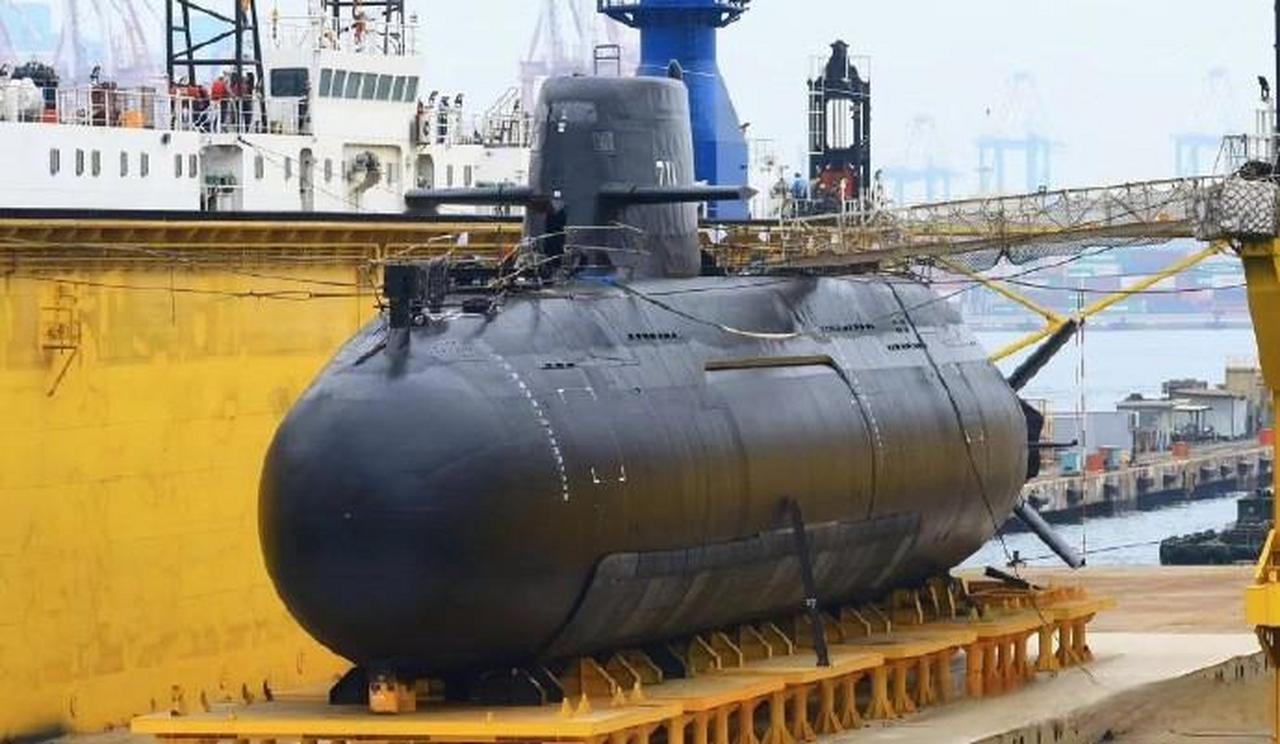 台承认印度帮造潜艇，负责海鲲号潜艇主体，大陆网友评论很扎心！4月24日，意大