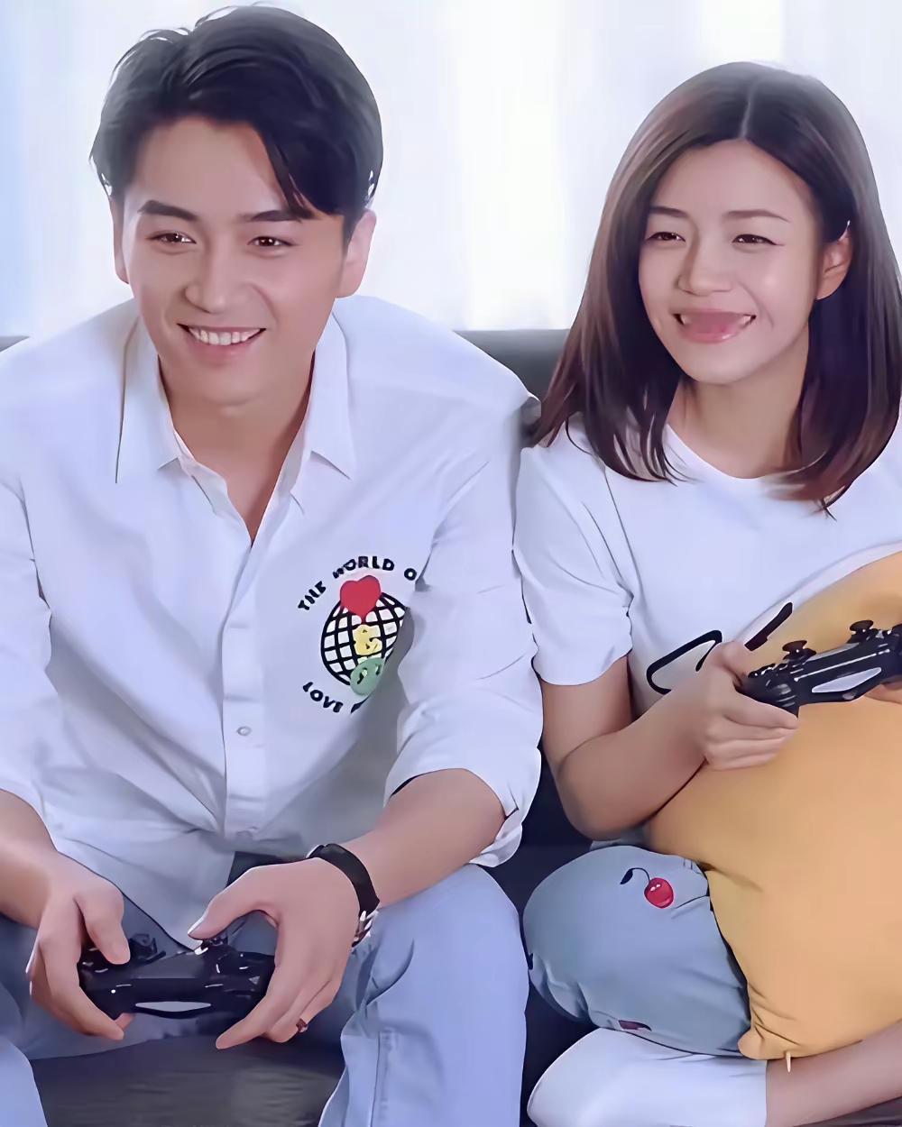 难怪陈晓和陈妍希离婚了！看到儿子小时候，婆媳俩一起带娃上街的样子，让人不由得心酸啊！一出商场大门，陈