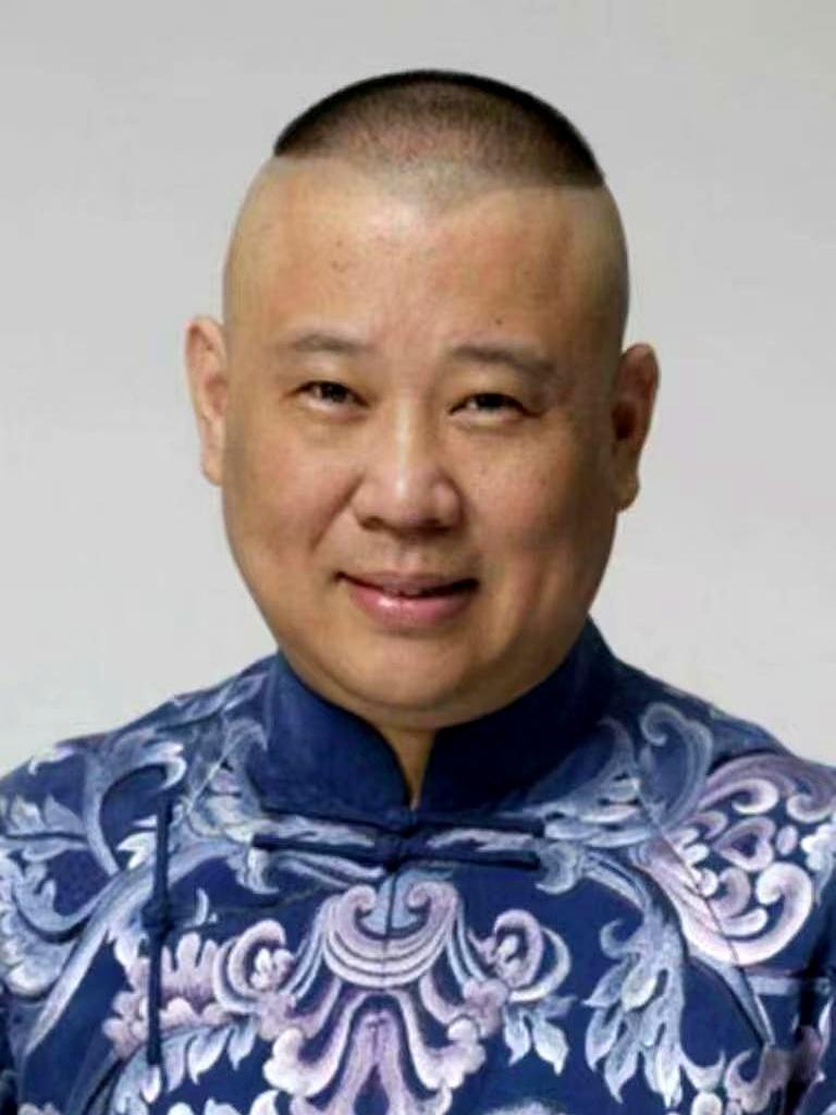 2013年，郭德纲头回进春晚，头天晚上被通知换本子，15分钟节目临时改成17分钟