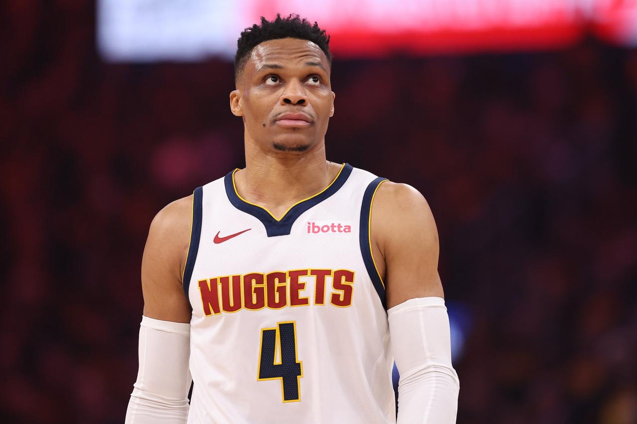 今年的球队媒体日少了一人！NBA每个赛季的球队媒体日是向公众介绍球队阵容，包括