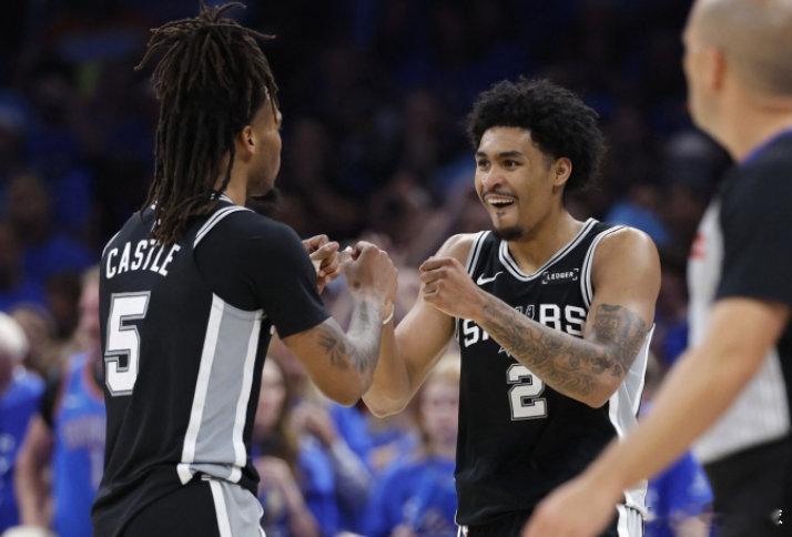 近日，NBA名宿巴克利在名嘴比尔·西蒙斯的节目中谈到了马刺。巴克利表示：“哈珀和卡斯尔，如果我是NB