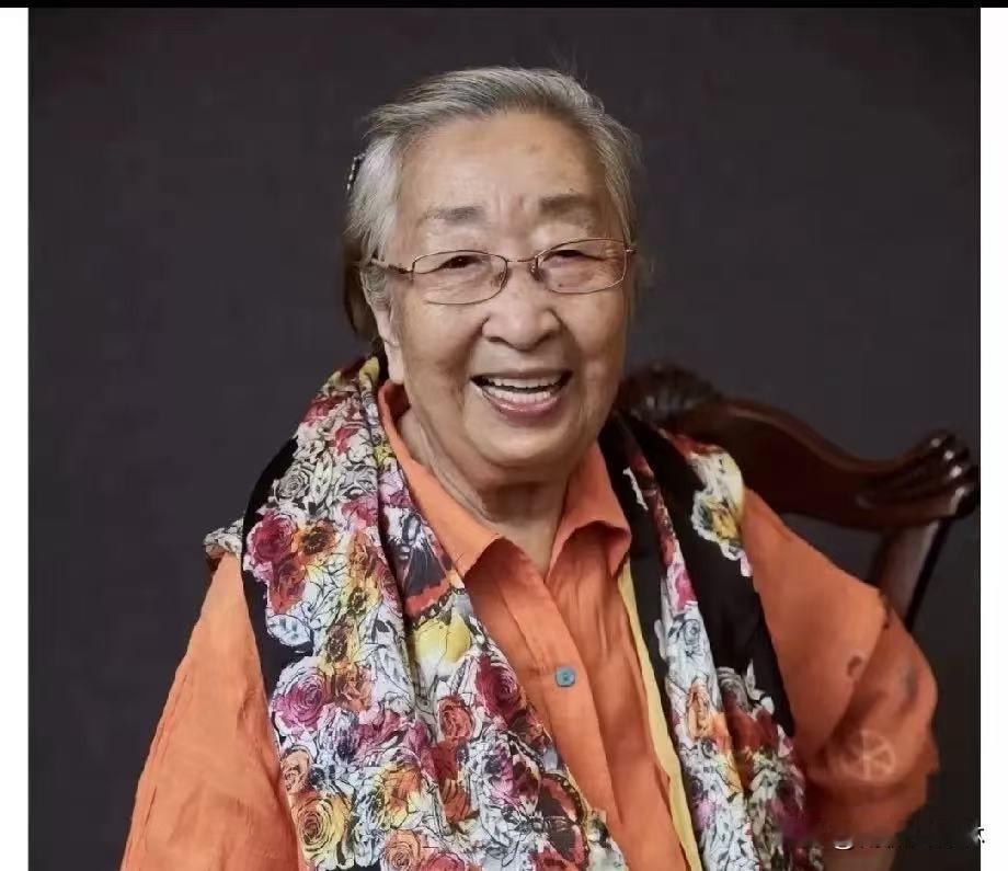 开始有点理解，什么叫"一个时代在谢幕"了。9月24日，游本昌走了。10月