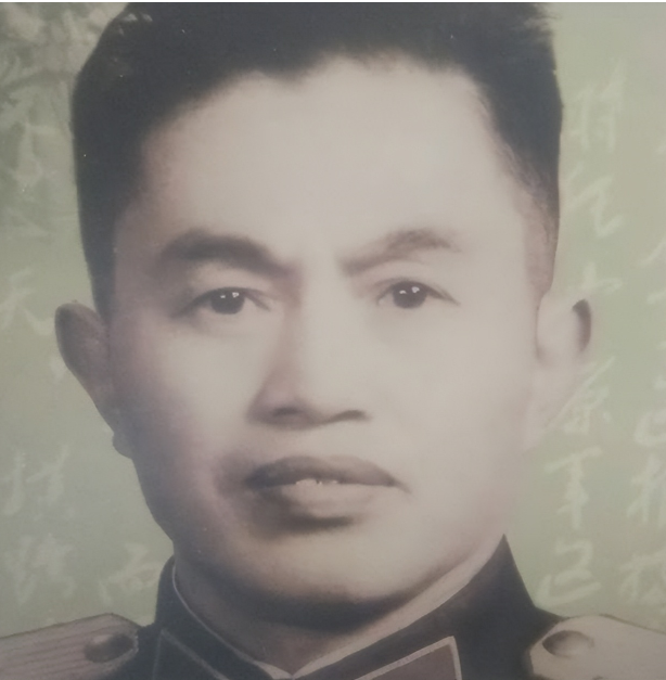 有一天，兰州军区司令皮定均在外视察，当路过一村庄时，发现几个十几岁赤裸身体的姑娘