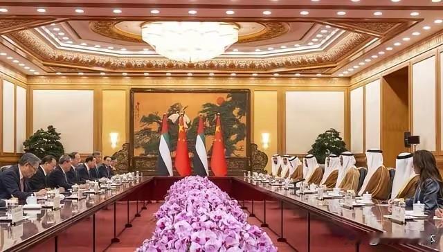 风云激荡！中东三强同步转身，美国霸权基石开始松动4月的中东，局势如棋局般骤