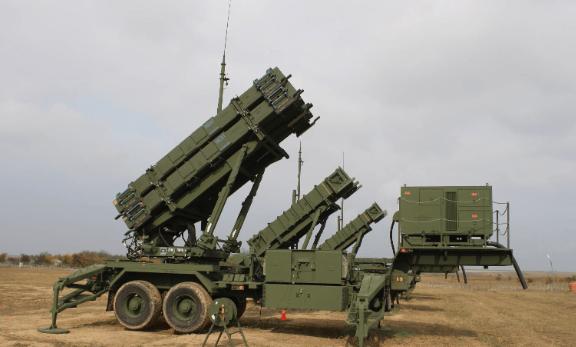 当初俄罗斯S400防空系统被摧毁时，一些人各种嘲讽，什么落后，什么只有数据好看。