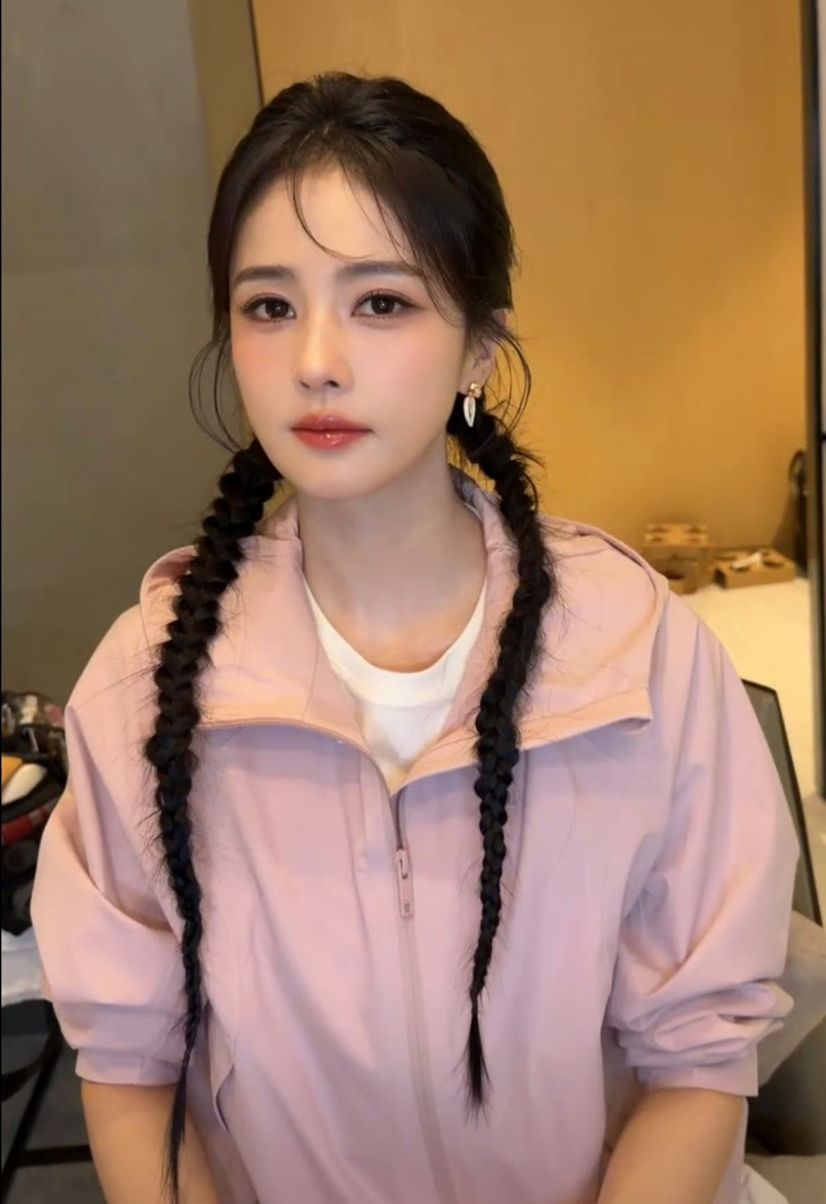 近期当红女明星直播截图状态：赵露思鞠婧祎田曦薇白鹿张婧仪卢昱晓​​