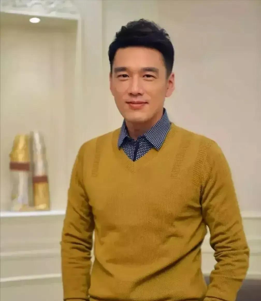 被王耀庆从微信里“优化”掉的那一刻，佟丽娅在综艺现场替所有中年人完成了终极恐惧。