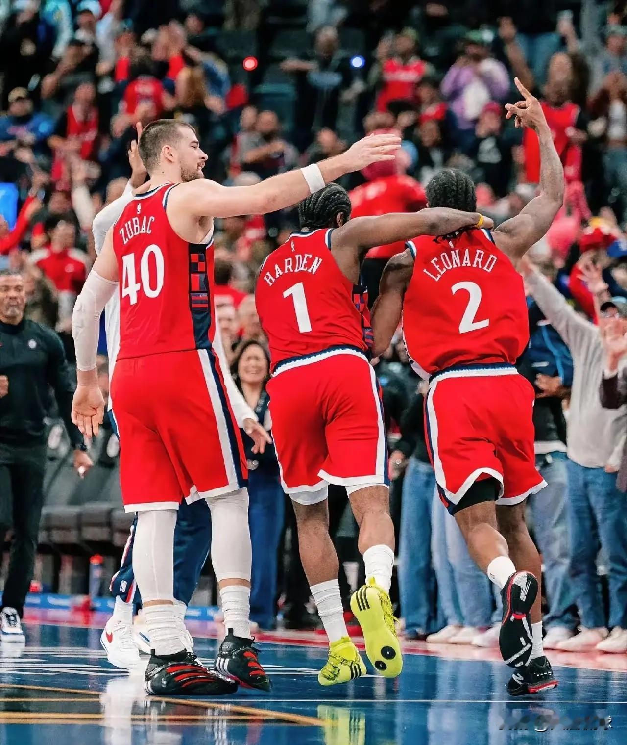 泰伦驴成功把火力引到祖巴茨身上了！球队核心中锋数据抢眼，球队进攻卡滞，防守