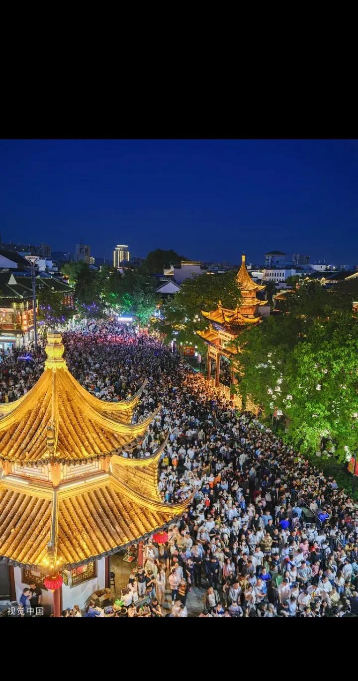 【10年没想明白的问题】数亿人在几乎炎热的夏季，坐火车、飞机或自驾车全国各地跑