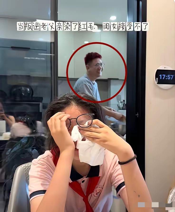 山东青岛这90后老爸可太有意思了，老老实实黑头发留了十几年，突然心血来潮跟朋友去
