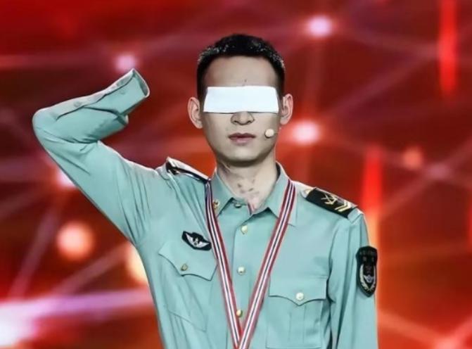 网上有人给杜富国算了笔账：月津贴3万2，国家分了180平的房子，水电燃气全免。看
