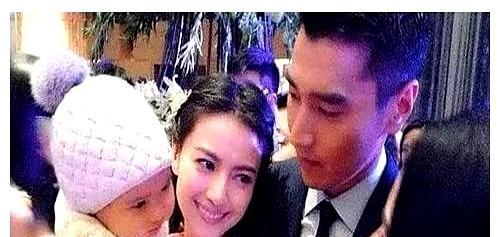 2000年，被高圆圆追得走投无路，张亚东回家就和老婆窦颖离婚，同居5年后，高圆圆
