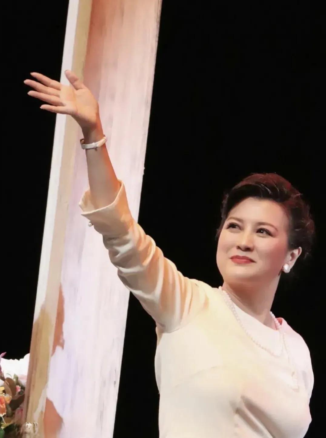 史兰芽，年轻时确实是个大美女，看了她和她老公李幼斌主演的电视剧《王初一与刘十五》