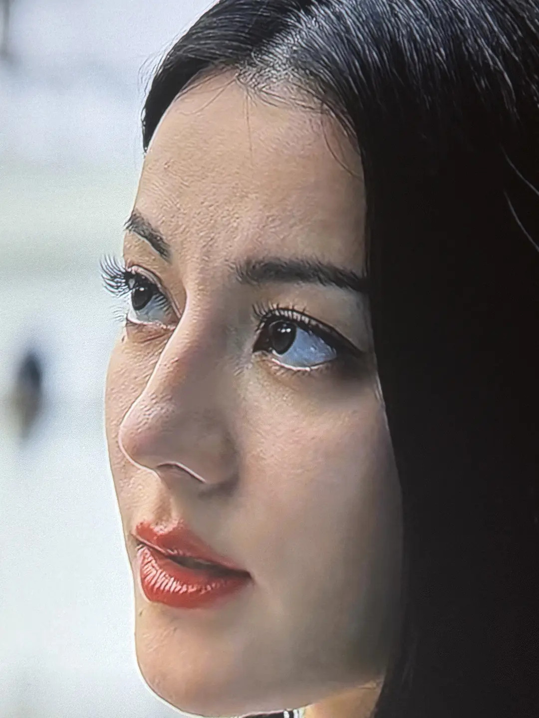 有人放出迪丽热巴新剧枭起青壤剧中截图，吐槽离开磨皮滤镜后皮肤状态不好